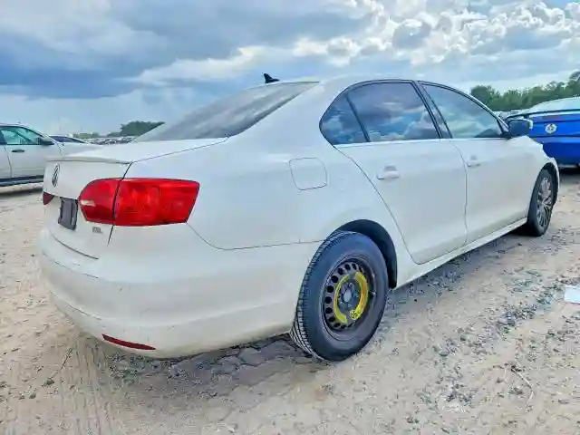 3VWL07AJ1EM212999 2014 VOLKSWAGEN JETTA-2