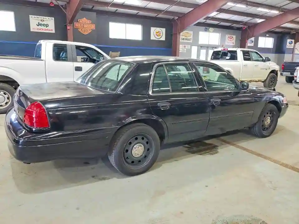 2FABP7BV9BX107600 2011 FORD CROWN VIC-2