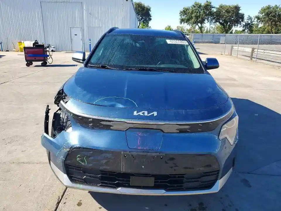 KNDCR3L19P5036419 2023 KIA NIRO-4