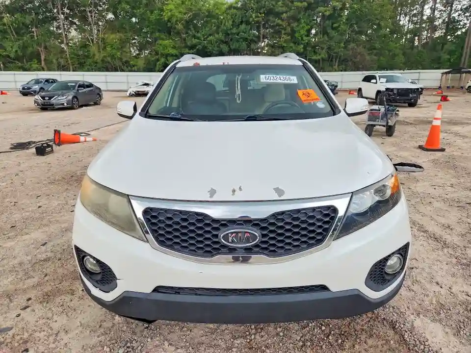 5XYKT3A13BG150173 2011 KIA SORENTO-4