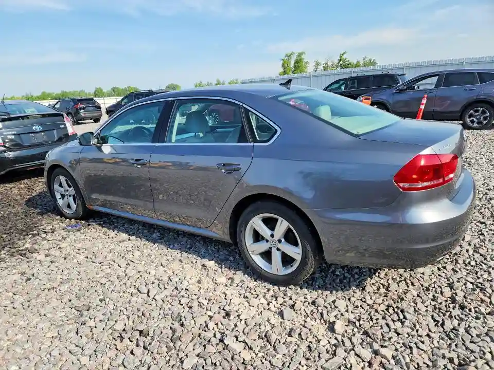 1VWBH7A30DC028126 2013 VOLKSWAGEN PASSAT-1