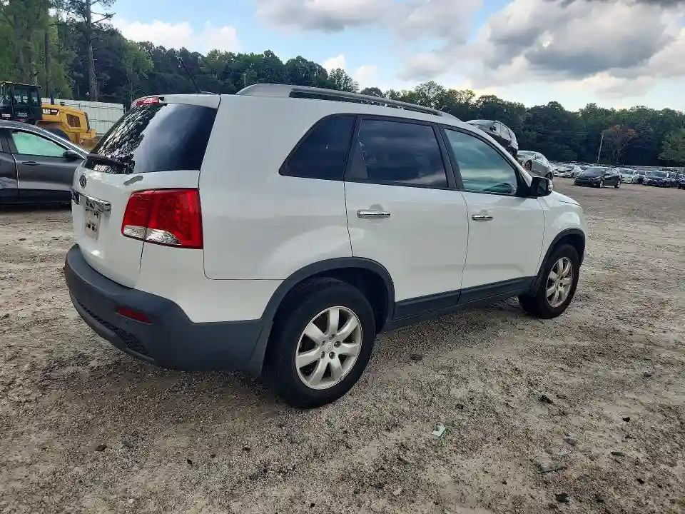 5XYKT3A13BG150173 2011 KIA SORENTO-2