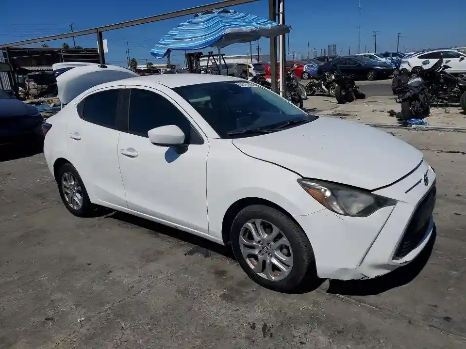 3MYDLBYV5HY148183 2017 TOYOTA YARIS-3