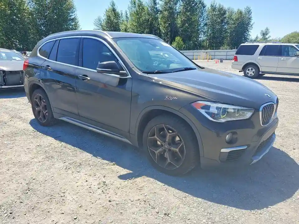 WBXHT3C3XJ3H30621 2018 BMW X1-3