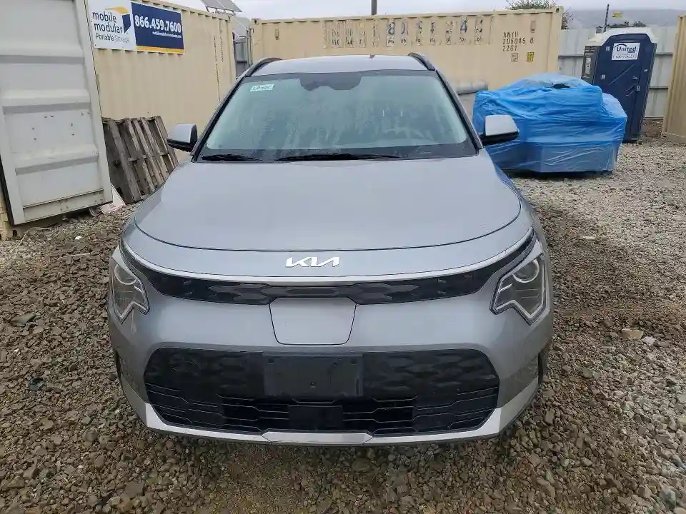 KNDCR3L1XP5045940 2023 KIA NIRO-4