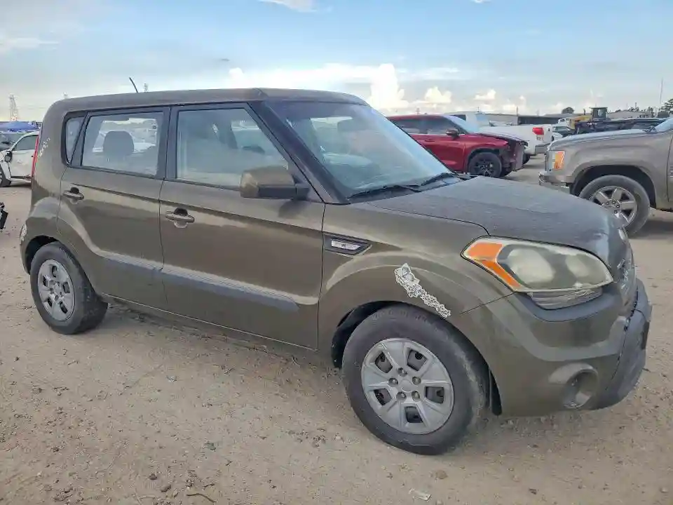 KNDJT2A52D7495462 2013 KIA SOUL BASE-3