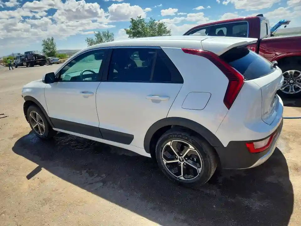 KNDCP3LE6T5322781 2026 KIA NIRO-1