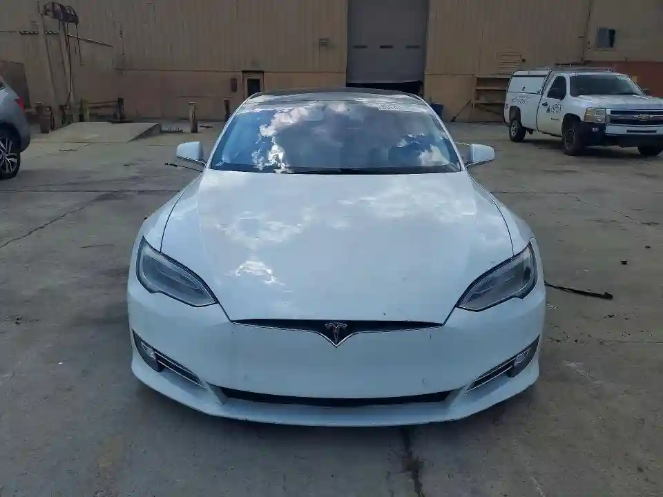 5YJSA1E40KF330376 2019 TESLA MODEL S-4