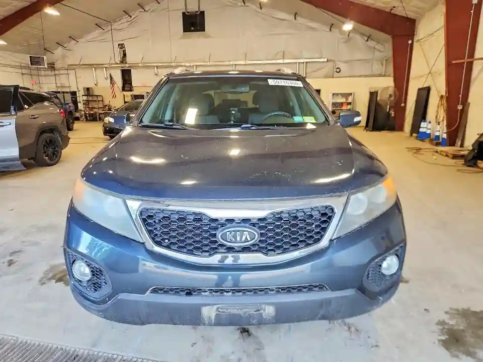 5XYKT4A26BG119885 2011 KIA SORENTO-4