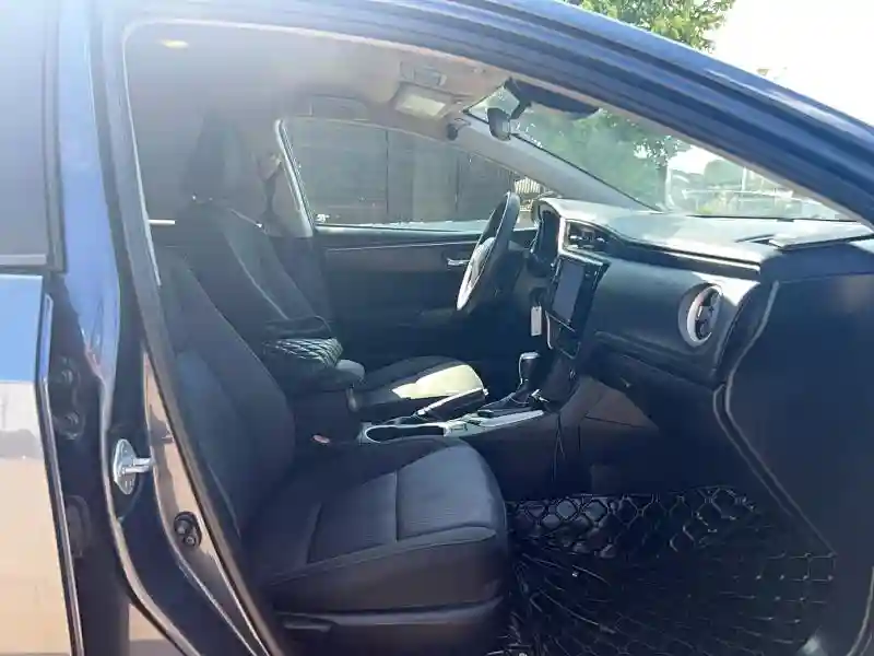 5YFBURHE7HP640550 2017 TOYOTA COROLLA-4