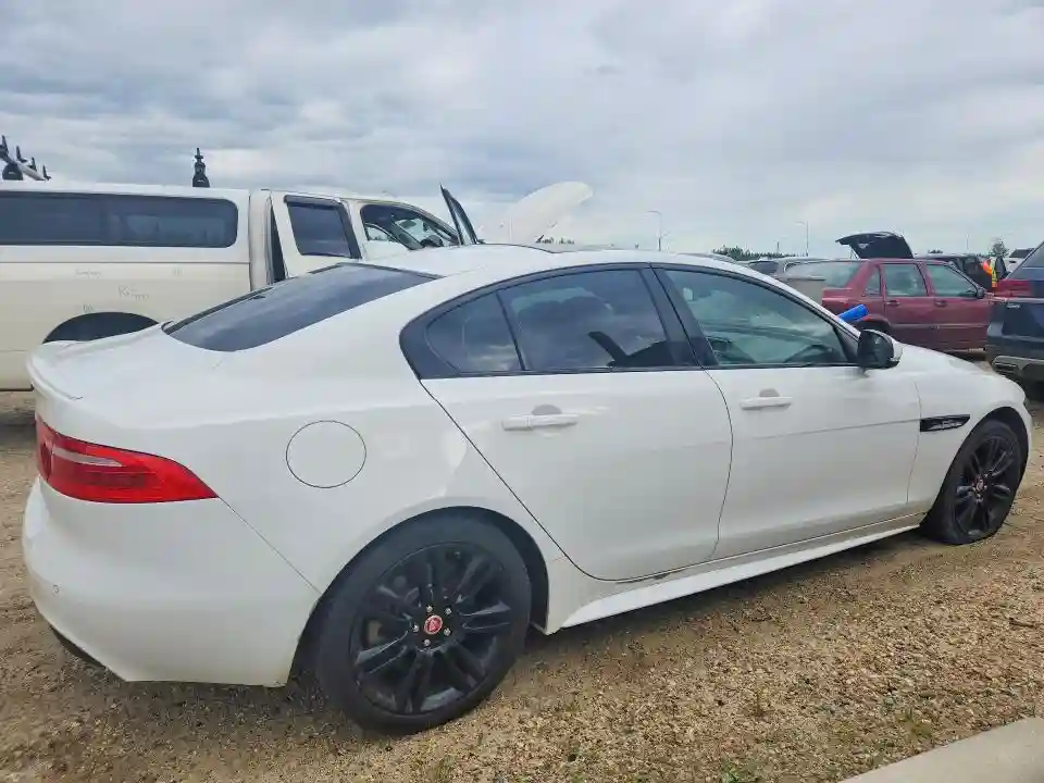 SAJAL4FN2JCP36736 2018 JAGUAR XE-2
