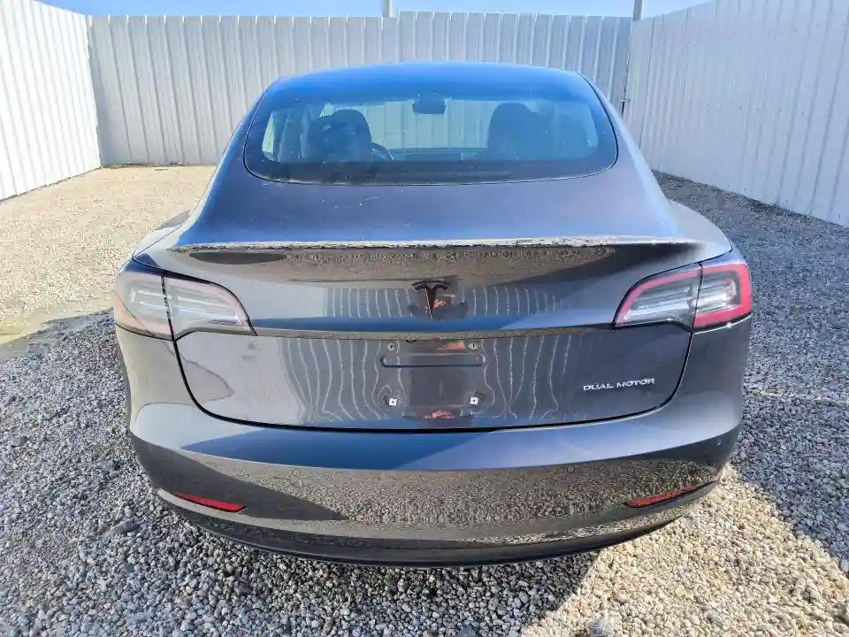 5YJ3E1EB7JF185035 2018 TESLA MODEL 3-5
