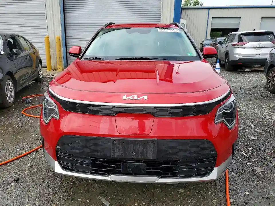 KNDCR3L15P5073368 2023 KIA NIRO-4
