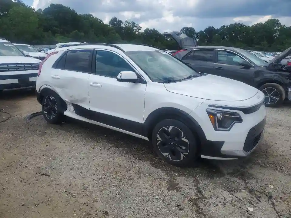 KNDCR3L19R5105998 2024 KIA NIRO-3