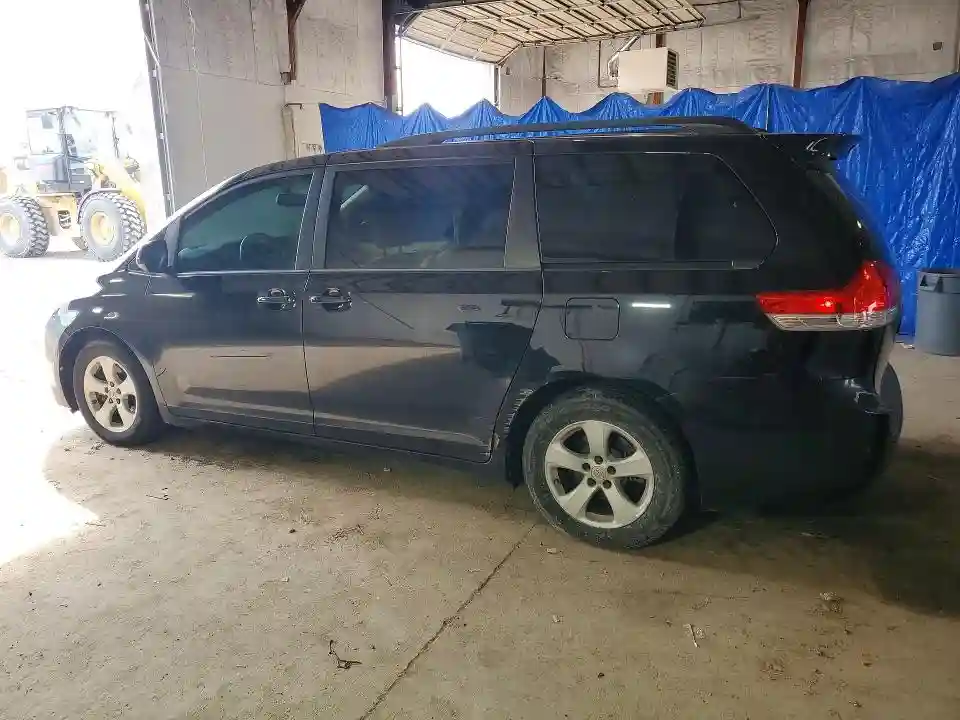 5TDKK3DCXBS152568 2011 TOYOTA SIENNA-1