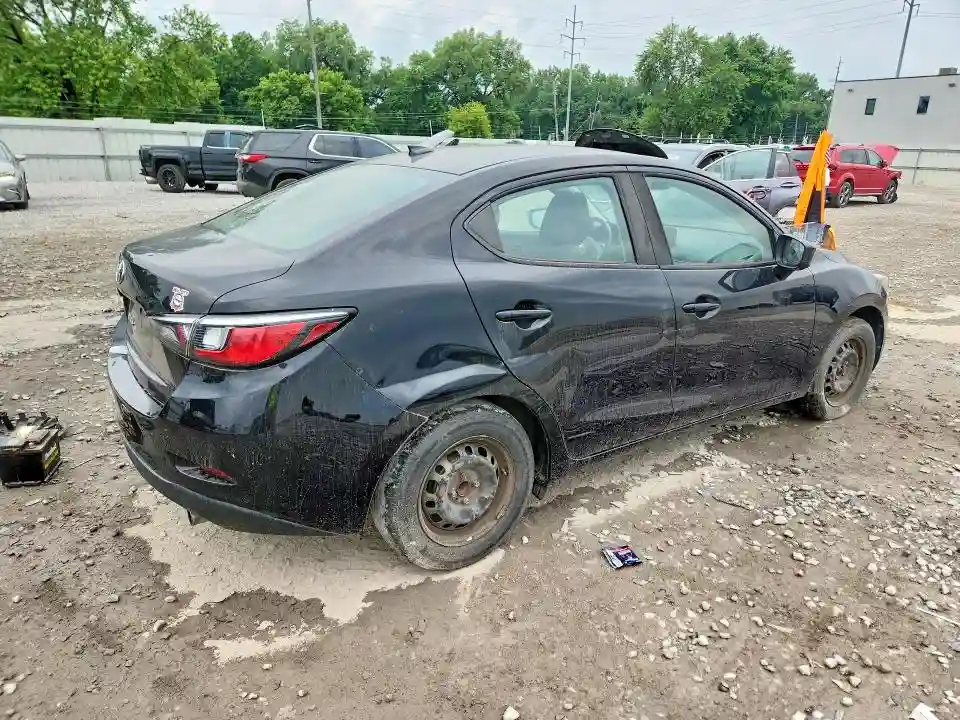 3MYDLBYV1KY516107 2019 TOYOTA YARIS-2