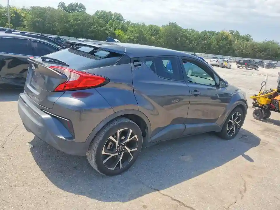 NMTKHMBXXJR011913 2018 TOYOTA C-HR-2