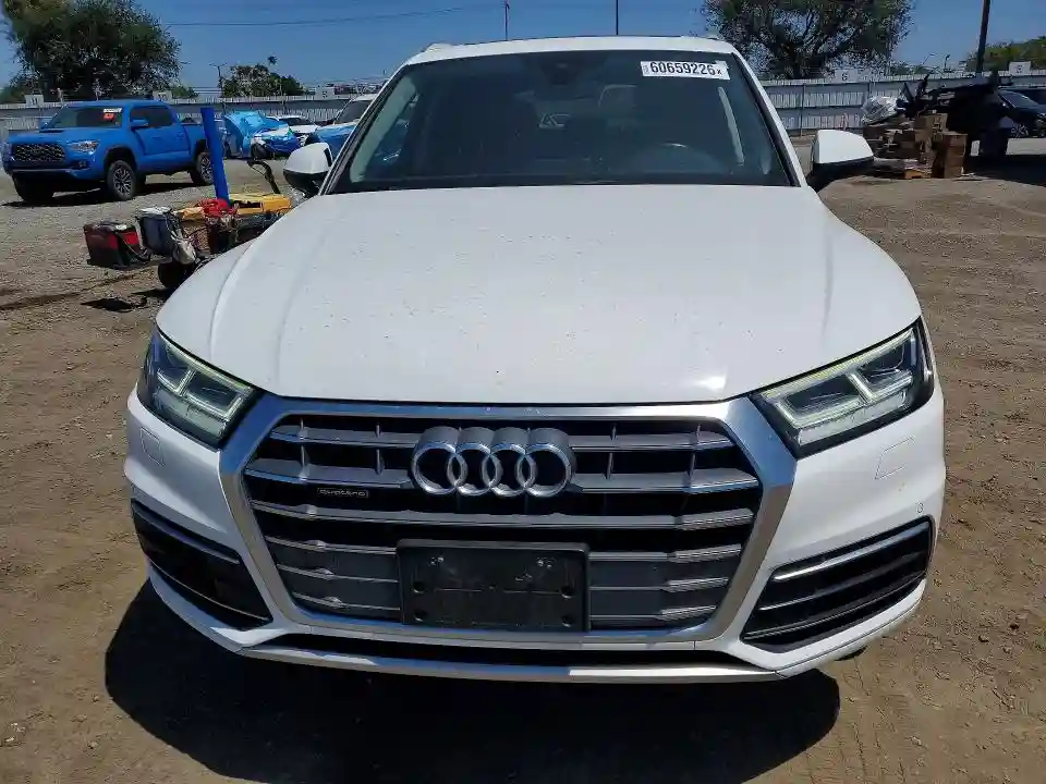 WA1BNAFY5J2247379 2018 AUDI Q5-4
