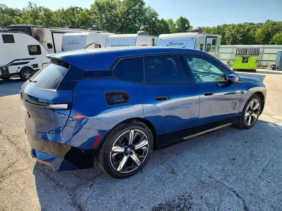 WB533CF05PCK57916 2023 BMW IX-2