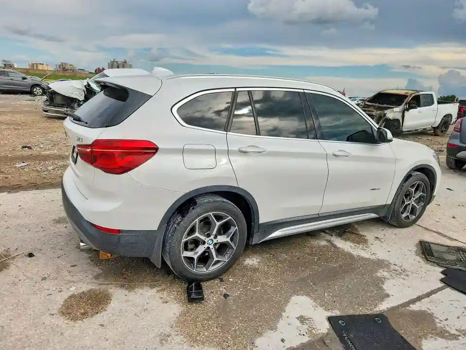 WBXHT3C34GP881095 2016 BMW X1-2