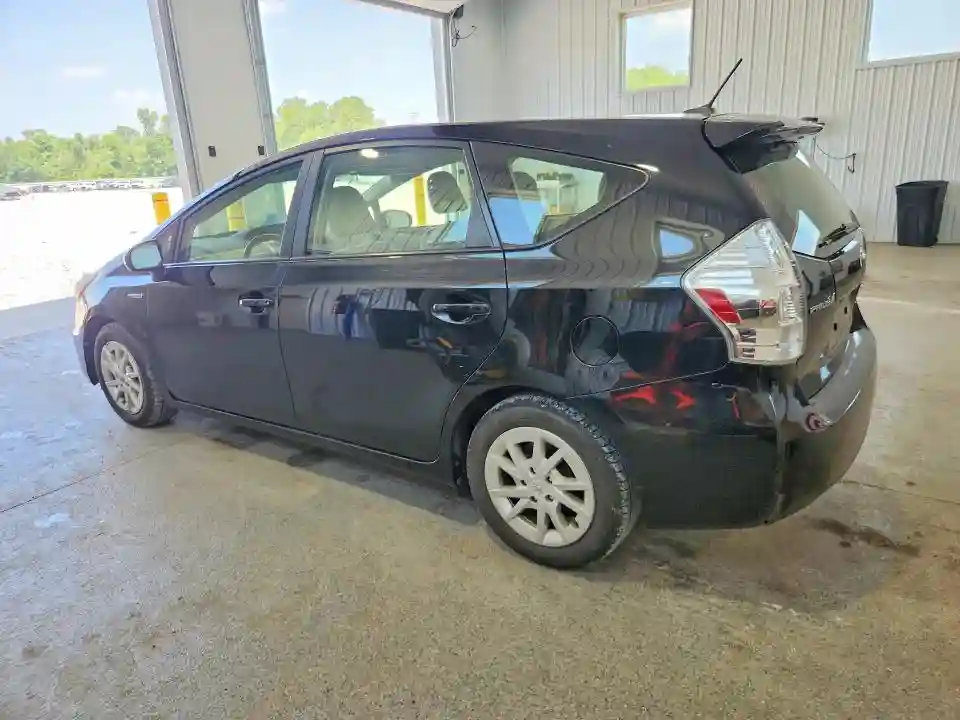 JTDZN3EU1D3203005 2013 TOYOTA PRIUS V TH-1