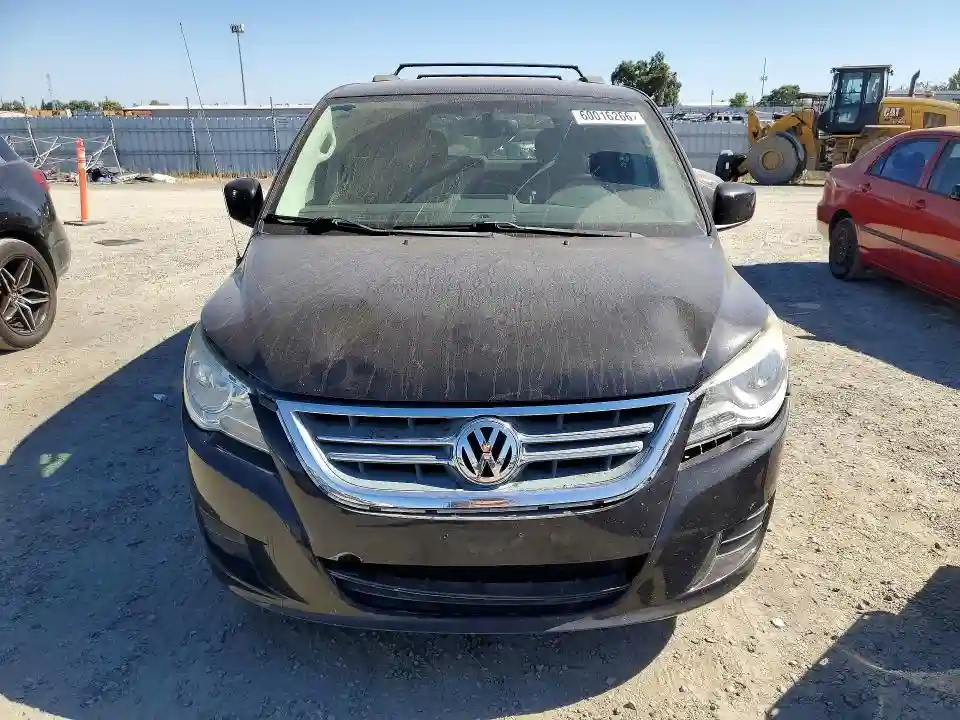 2C4RVACG1CR392472 2012 VOLKSWAGEN ROUTAN-4