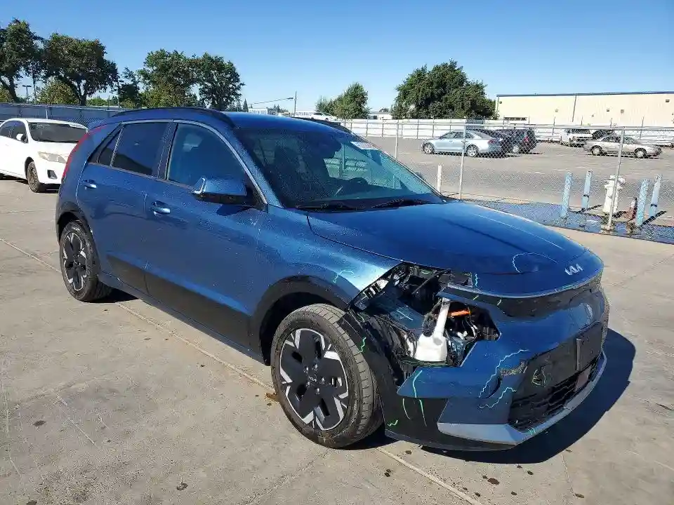 KNDCR3L19P5036419 2023 KIA NIRO-3