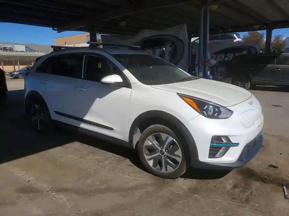 KNDCC3LG9N5142050 2022 KIA NIRO EV EX-3