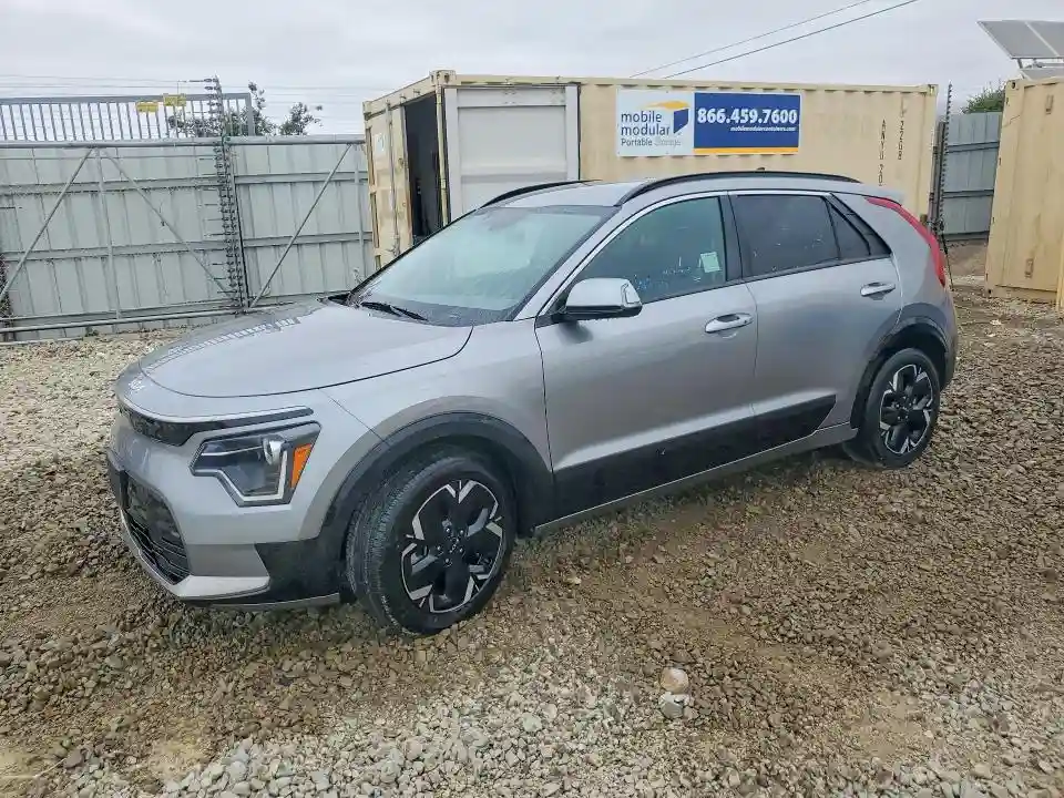 KNDCR3L1XP5045940 2023 KIA NIRO-0