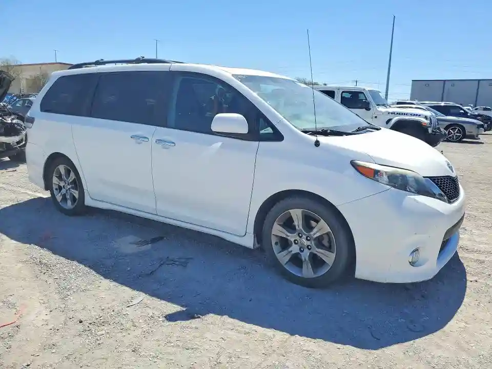 5TDXK3DC0ES447690 2014 TOYOTA SIENNA-3