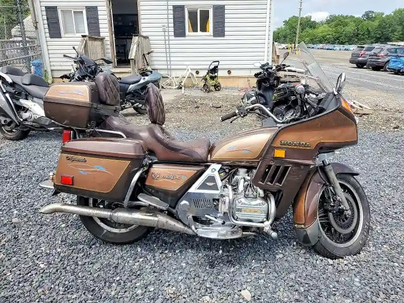 1HFSC0227CA235658 1982 HONDA GL CYCLE-0