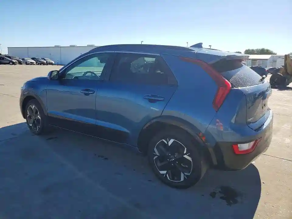 KNDCR3L19P5036419 2023 KIA NIRO-1