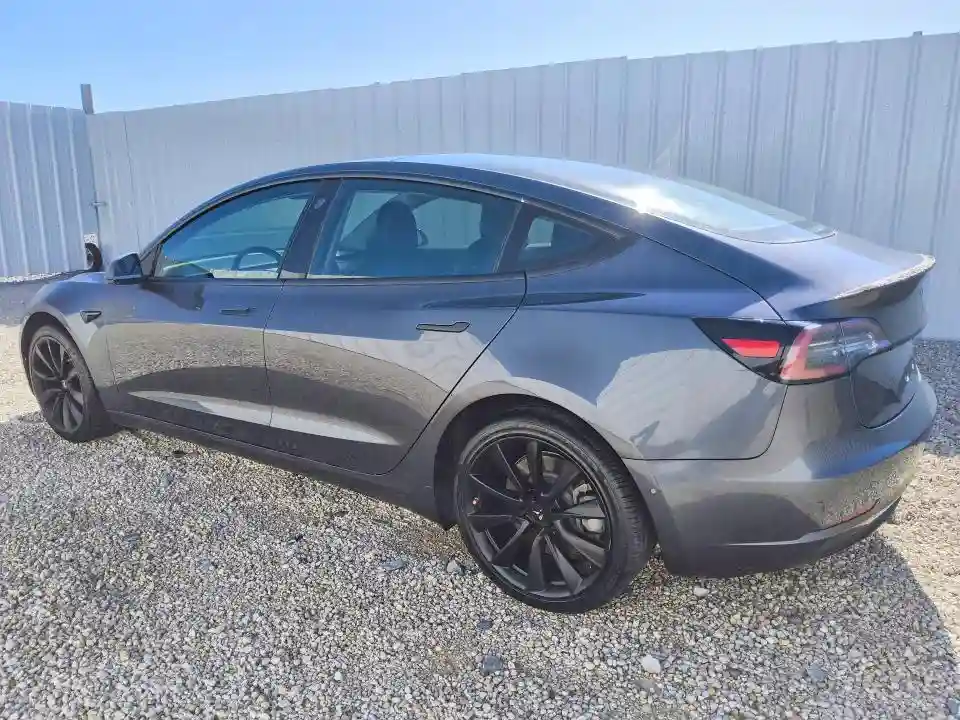5YJ3E1EB7JF185035 2018 TESLA MODEL 3-1