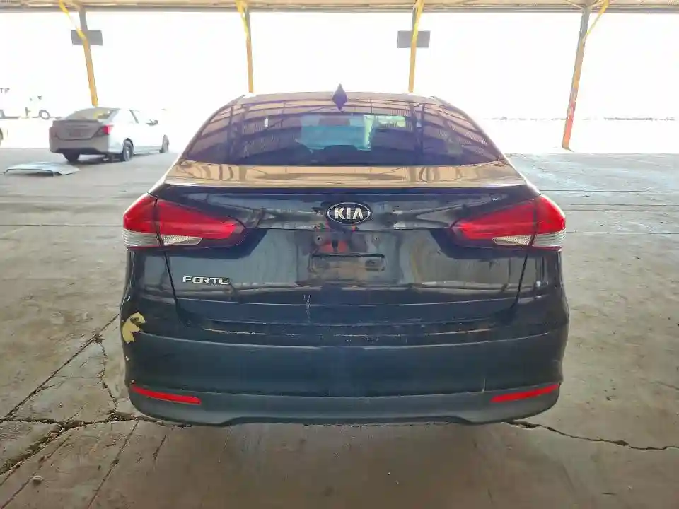 3KPFL4A73JE261135 2018 KIA FORTE-5