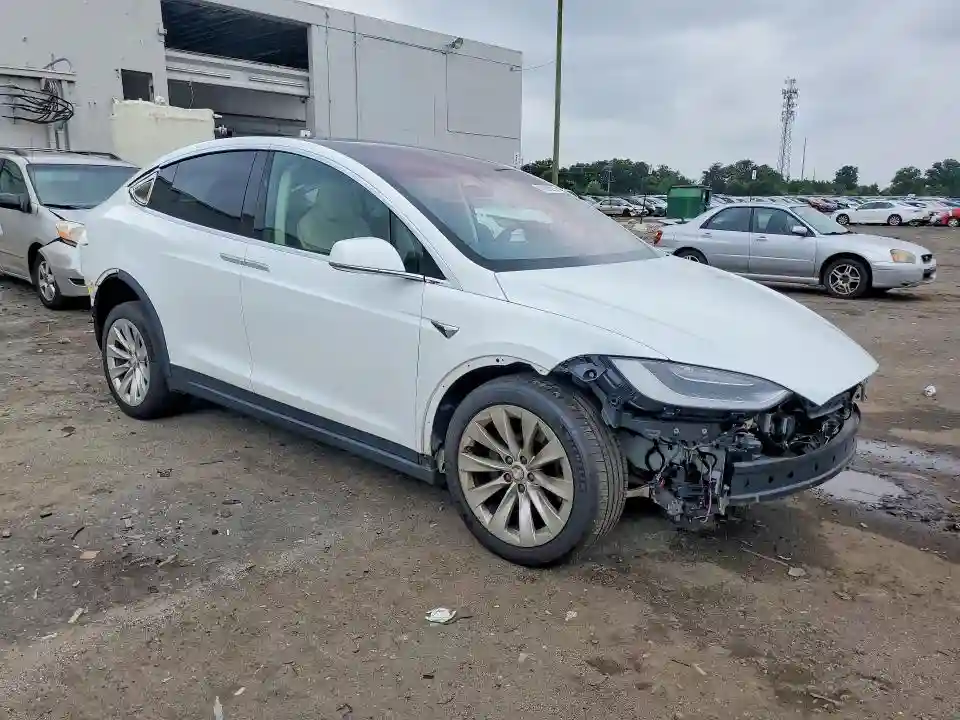 5YJXCDE25HF044418 2017 TESLA MODEL X-3