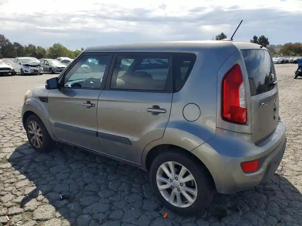 KNDJT2A68D7575647 2013 KIA SOUL-1