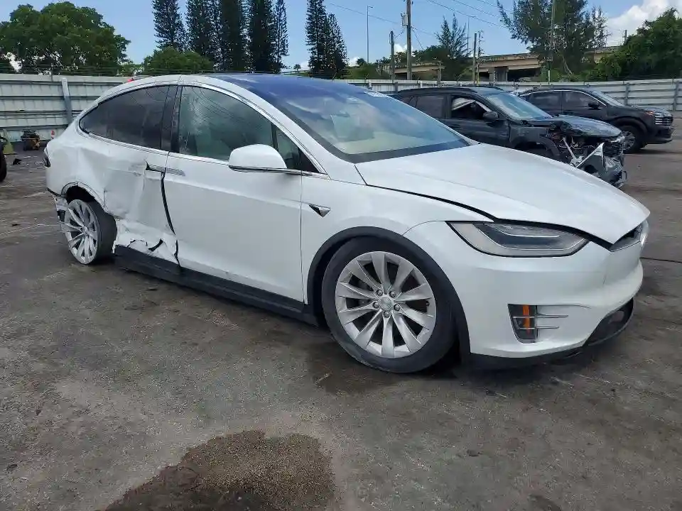 5YJXCBE21MF322567 2021 TESLA MODEL X-3