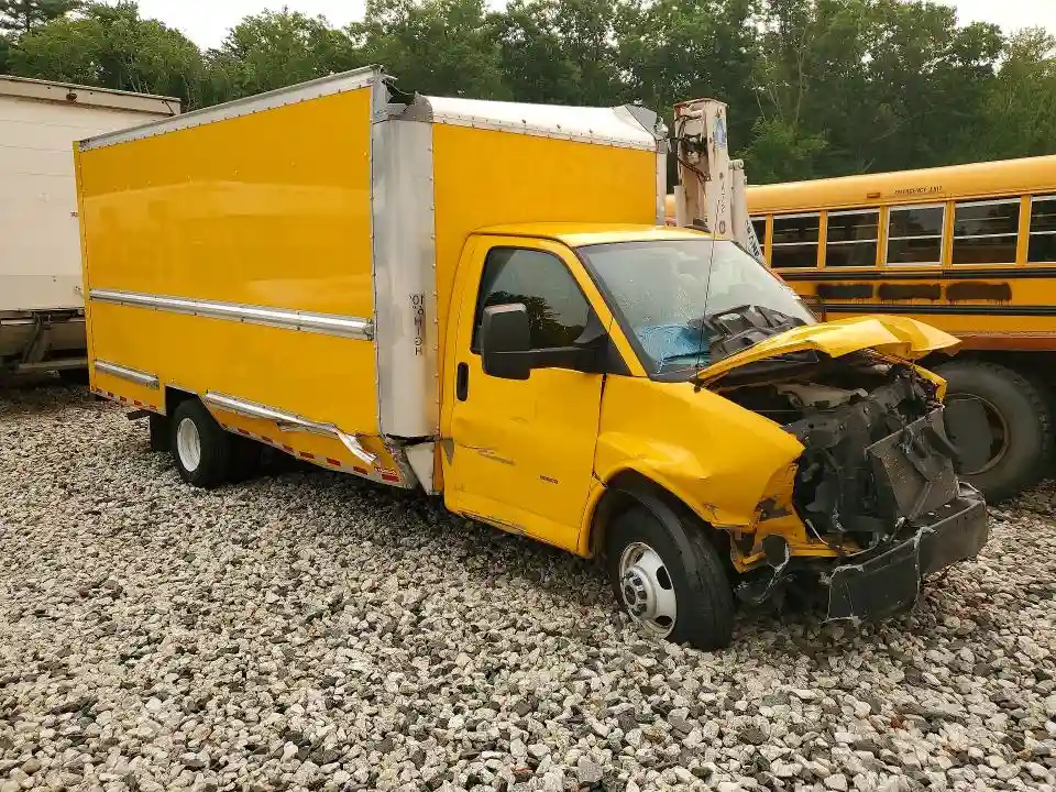 7GZ37TC74PN002028 2023 GMC SAVANA-3