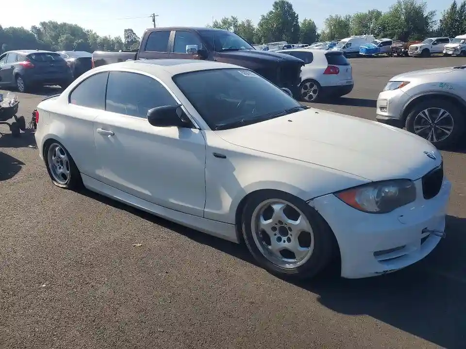 WBAUP9C54AVL89283 2010 BMW 1 SERIES-3