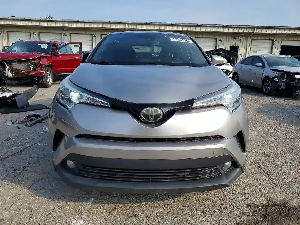 NMTKHMBX9JR056647 2018 TOYOTA C-HR-4