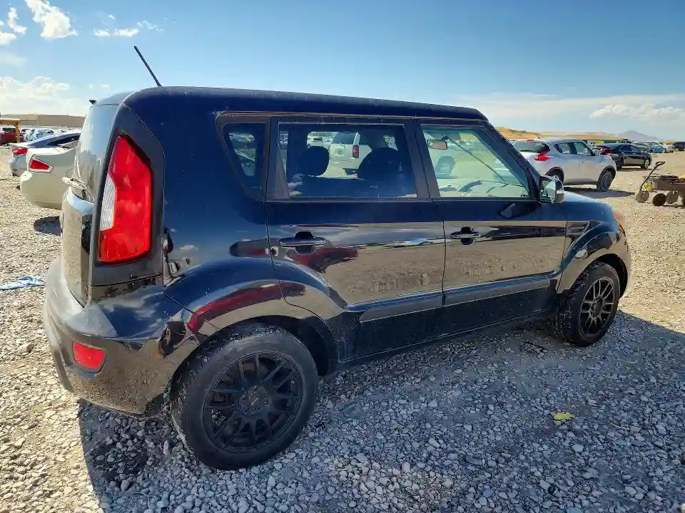 KNDJT2A67D7614213 2013 KIA SOUL-2