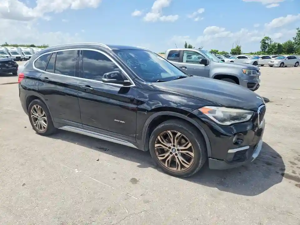 WBXHT3Z37H4A53653 2017 BMW X1-3