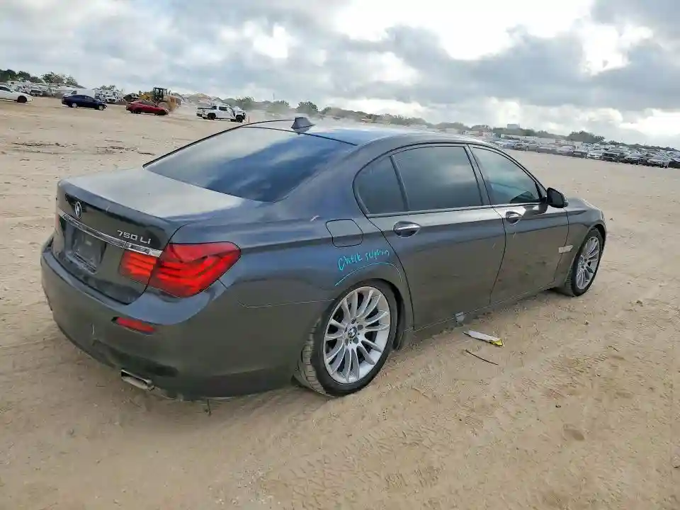 WBAYF8C56FD654264 2015 BMW 7 SERIES-2