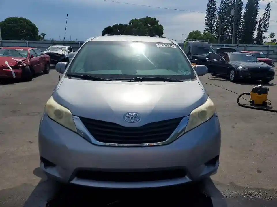 5TDKK3DC6ES451088 2014 TOYOTA SIENNA-4