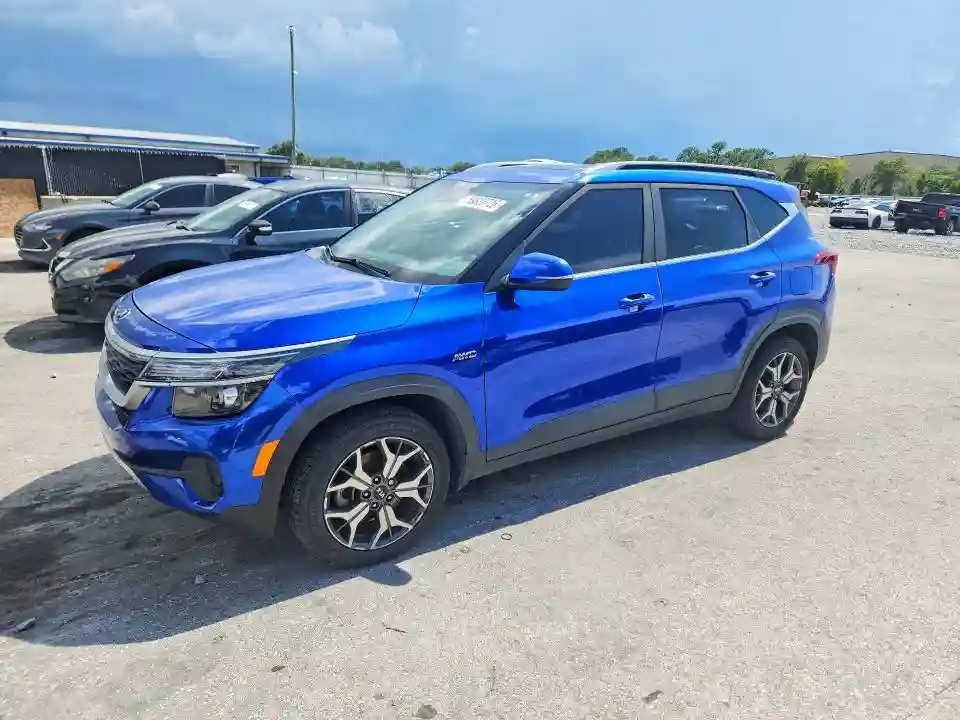 KNDERCAA8M7088328 2021 KIA SELTOS-0