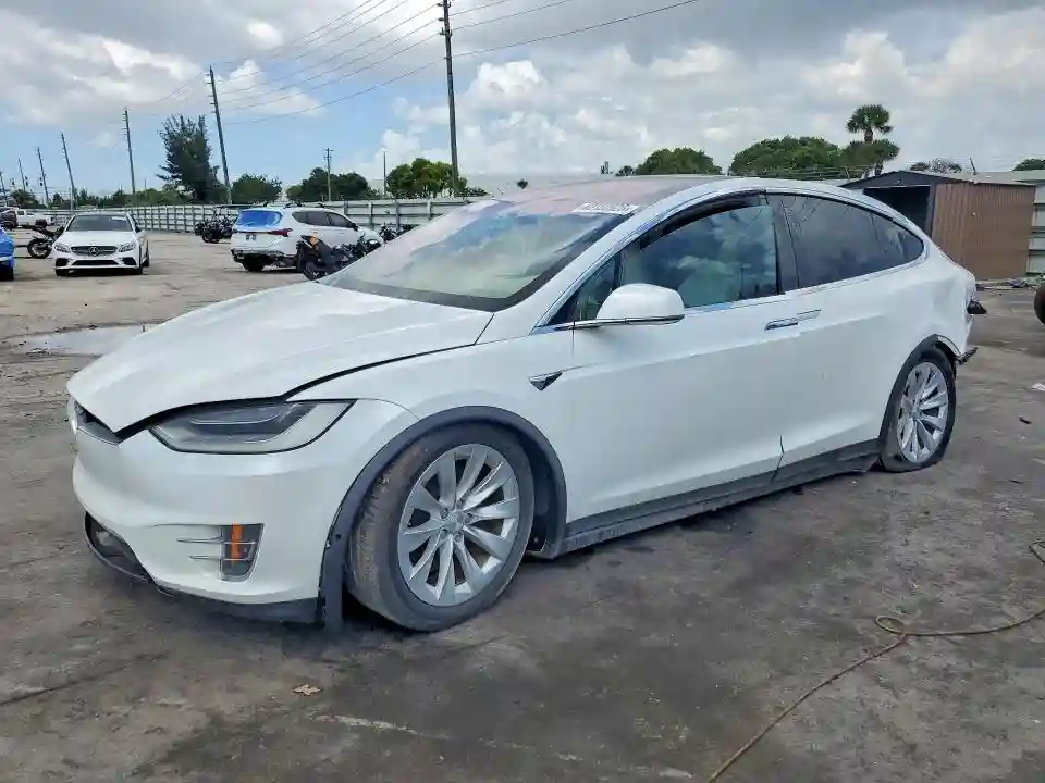 5YJXCBE21MF322567 2021 TESLA MODEL X-0