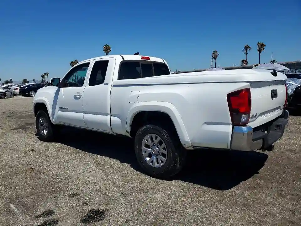 5TFSZ5AN8JX123088 2018 TOYOTA TACOMA-1