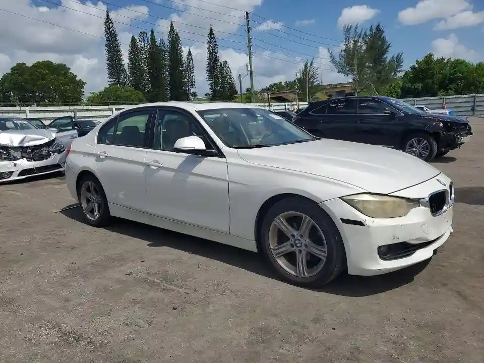 WBA3C1C50DF442701 2013 BMW 3 SERIES-3
