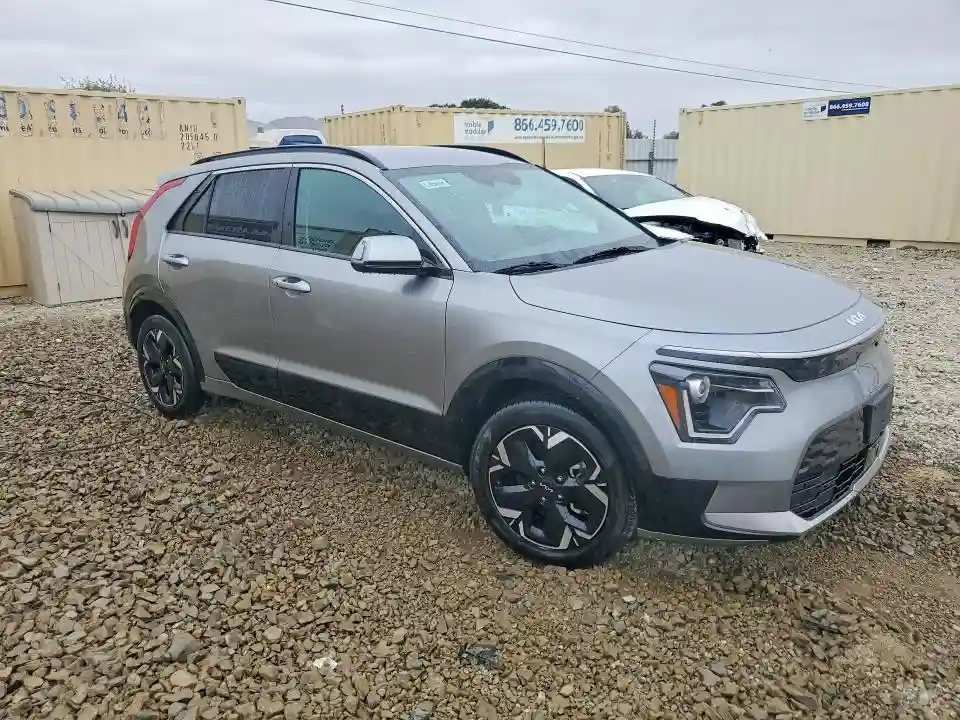 KNDCR3L1XP5045940 2023 KIA NIRO-3