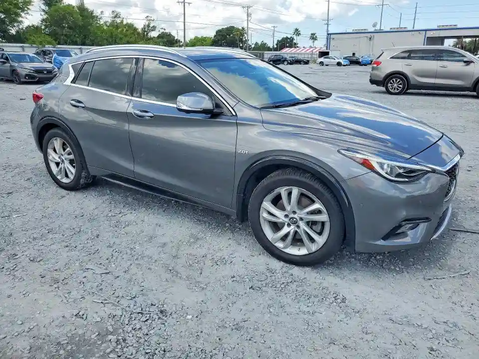 SJKCH5CP4JA005724 2018 INFINITI QX30-3